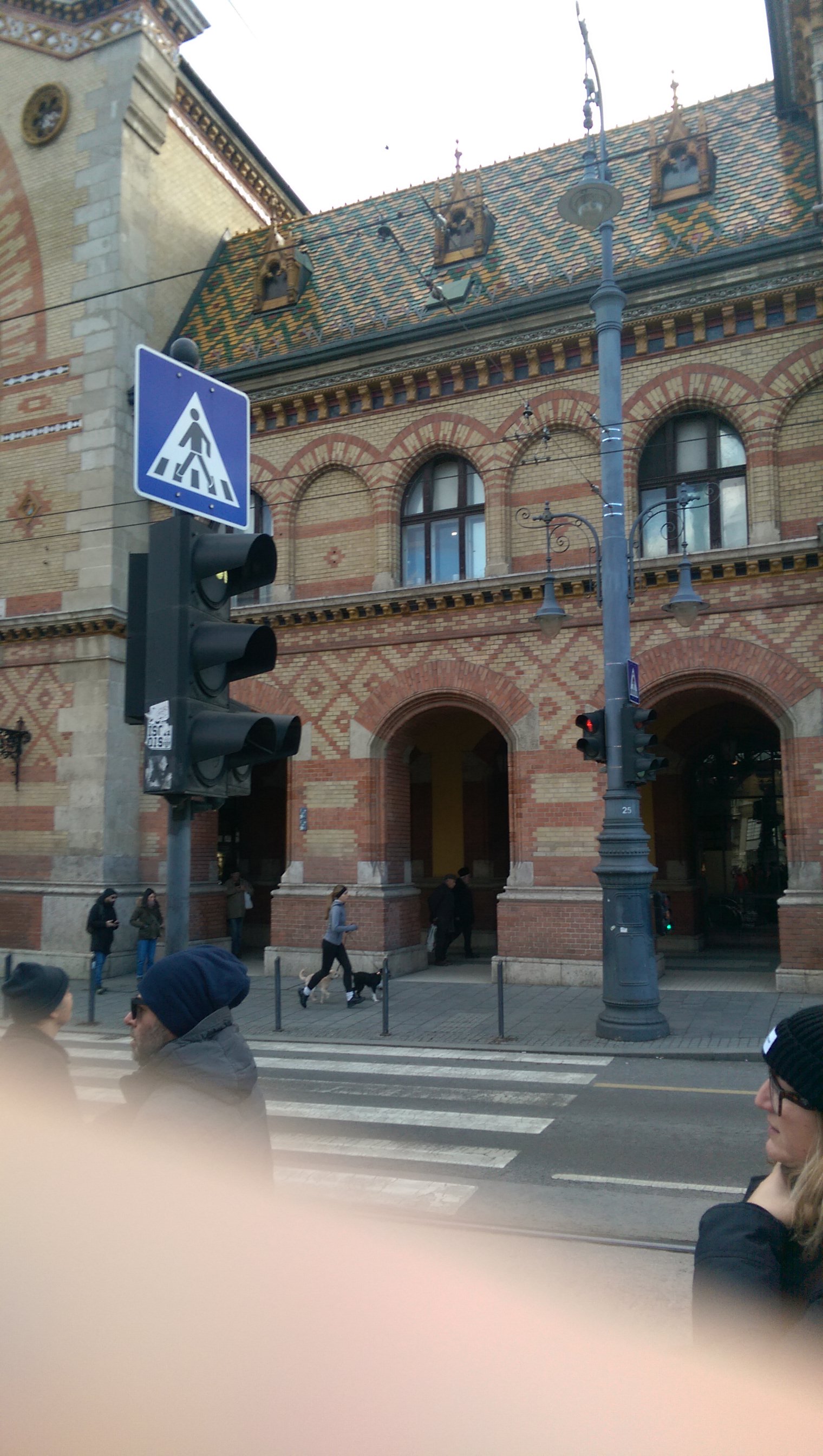 Die Markthalle in Budapest von außen
